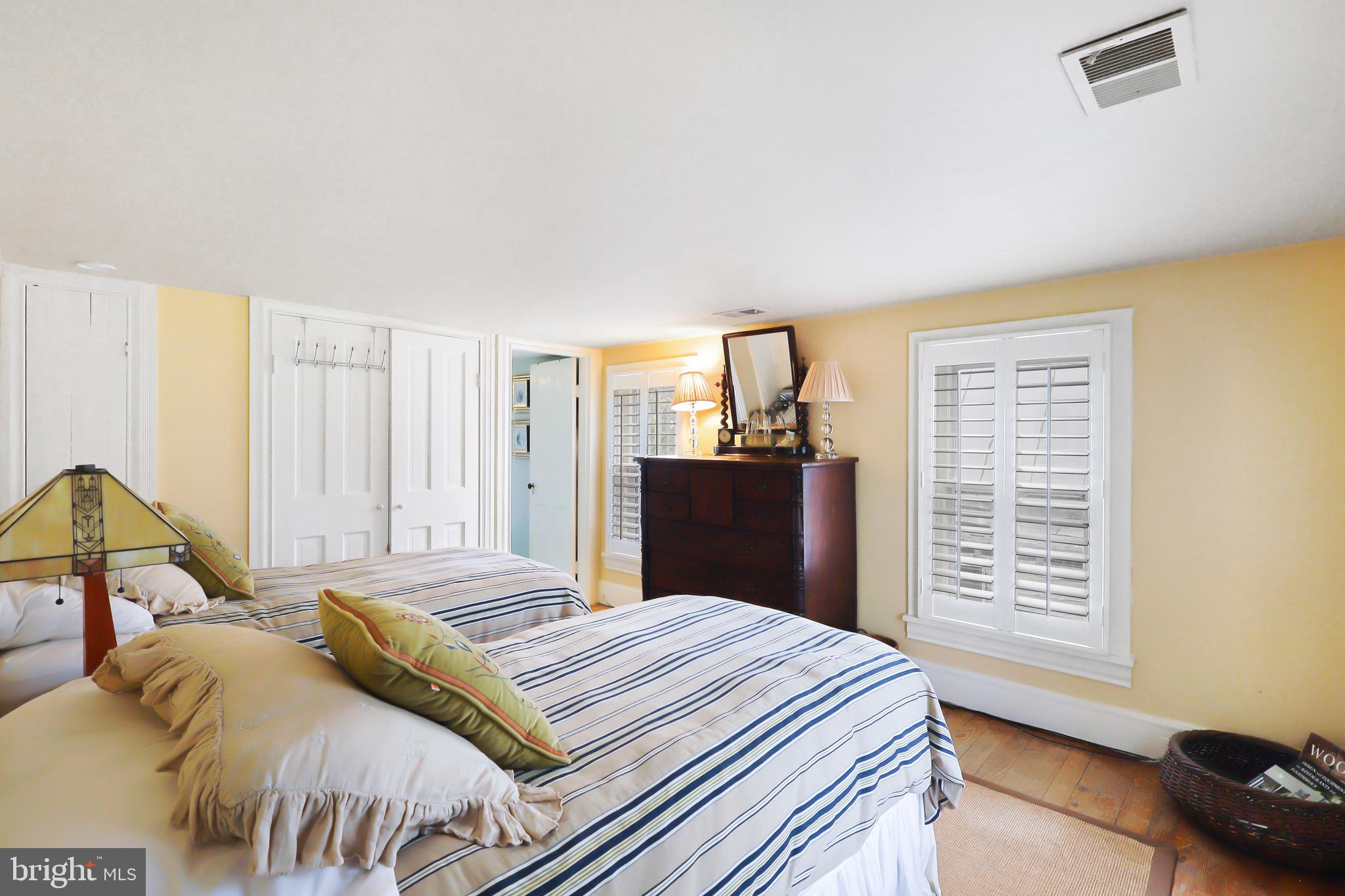 37275 Charles Town