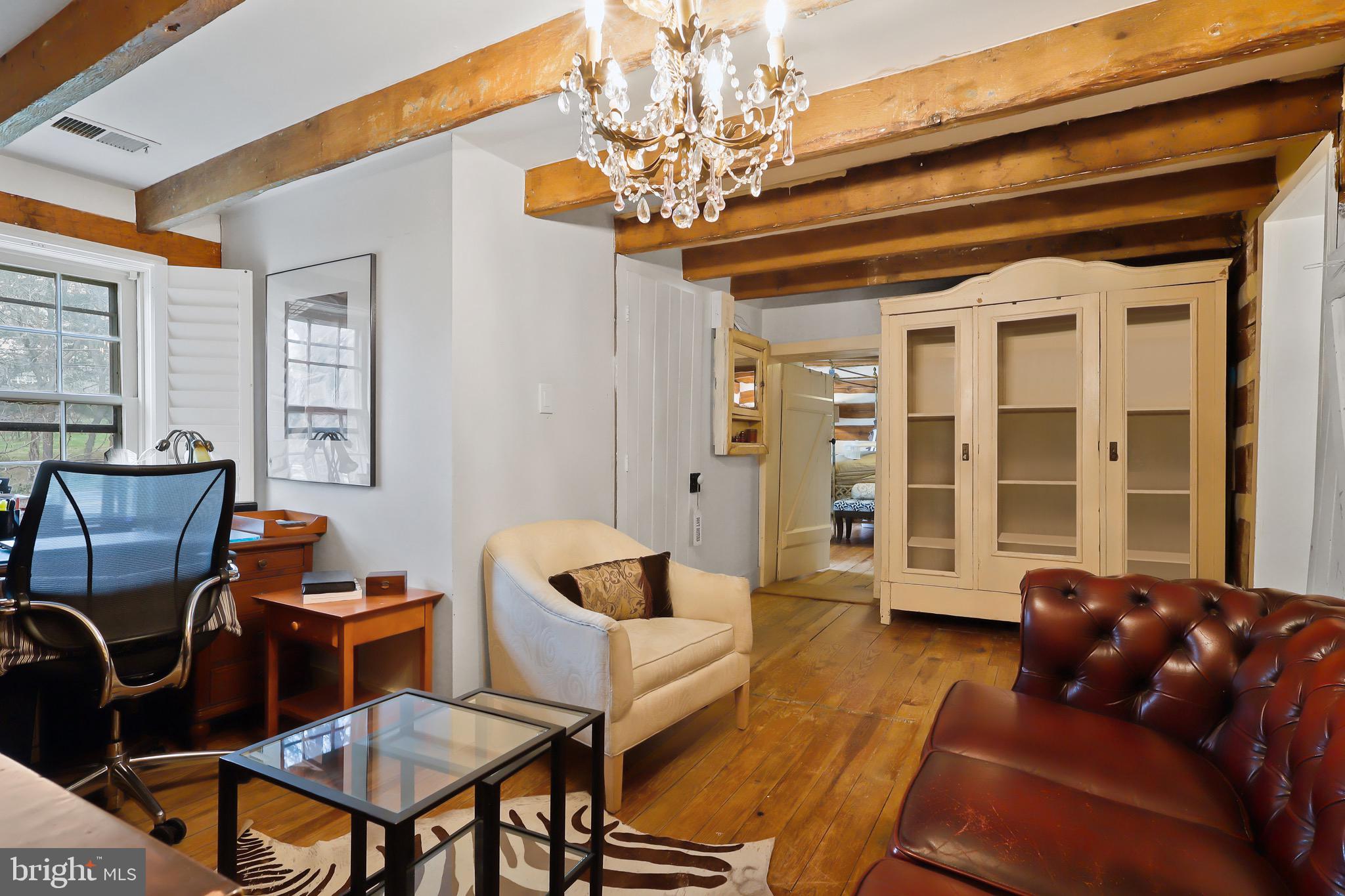 37275 Charles Town