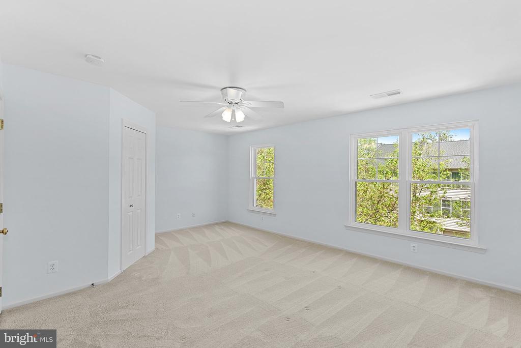 43139 Huntsman Sq