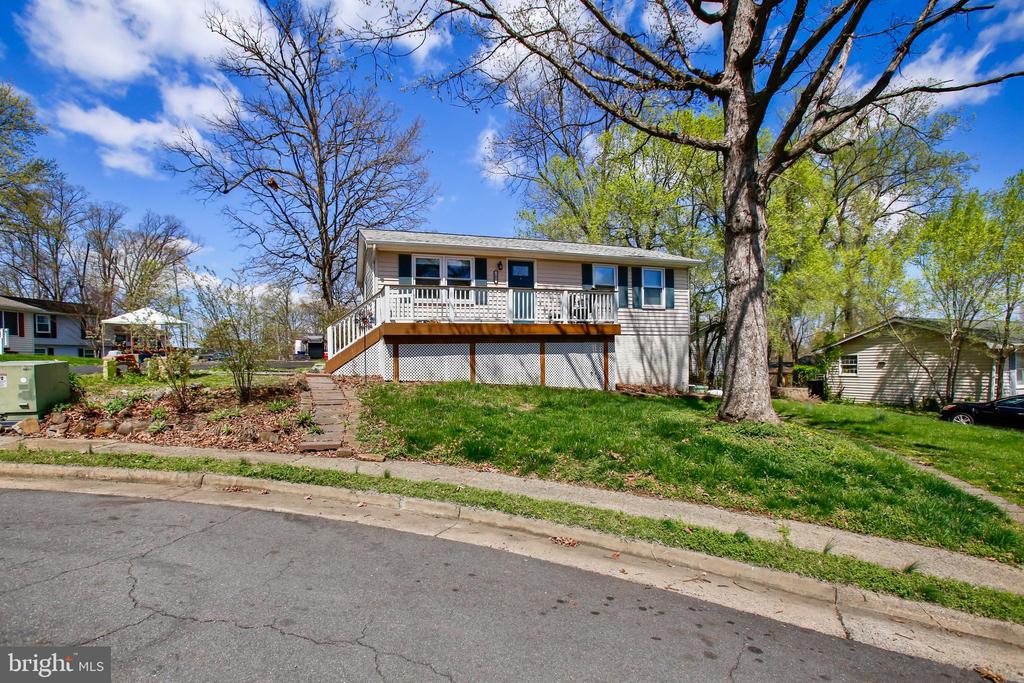 105 Salem Ct SE