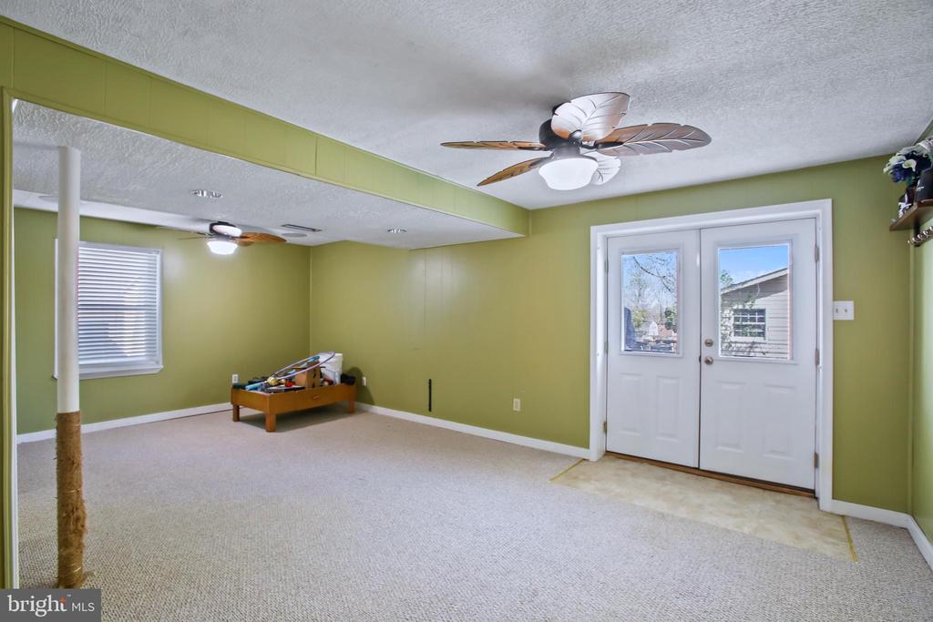 105 Salem Ct SE