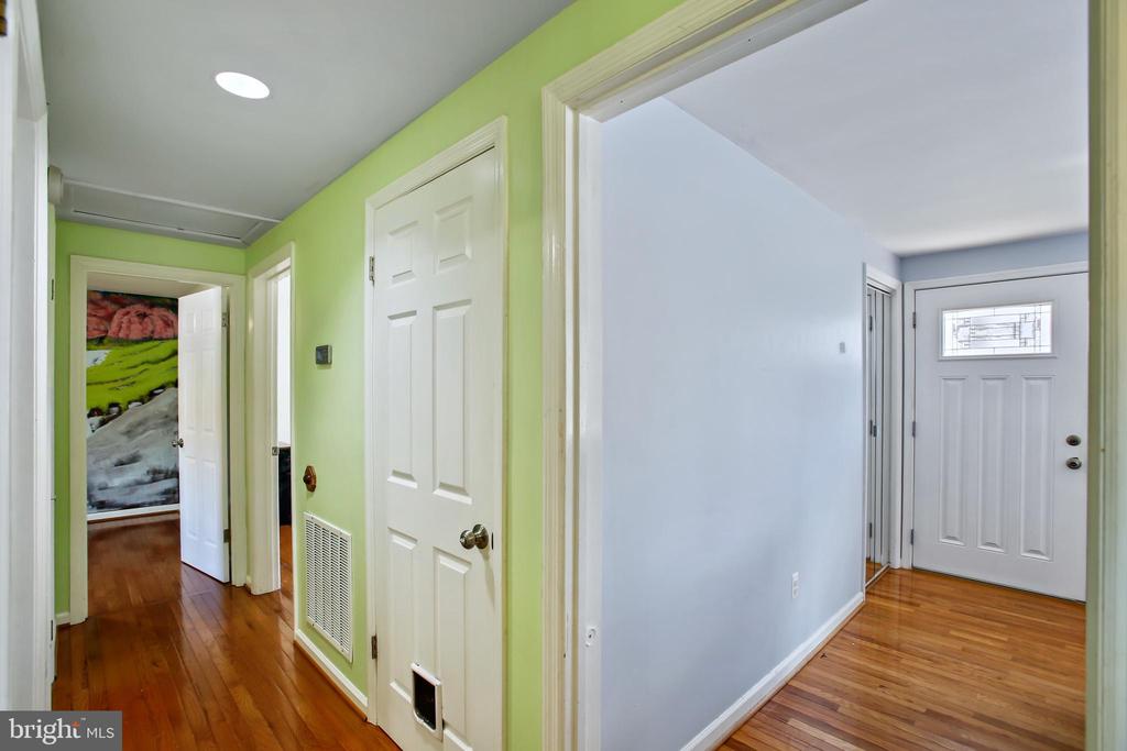 105 Salem Ct SE