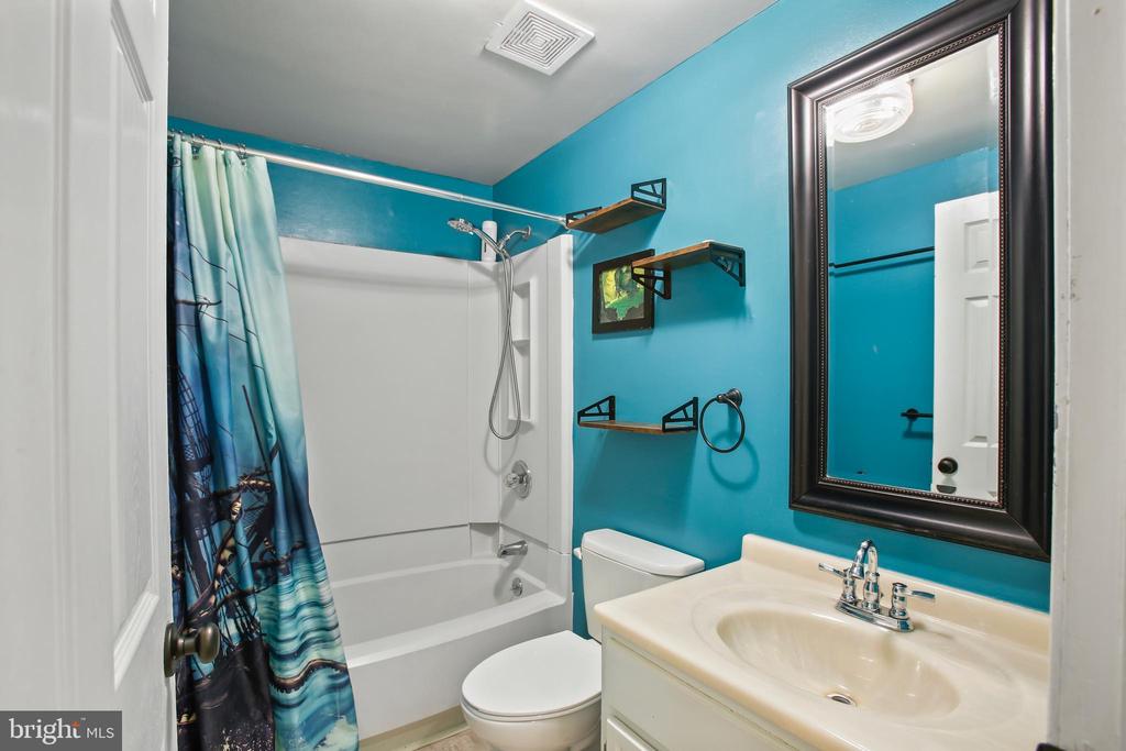 105 Salem Ct SE