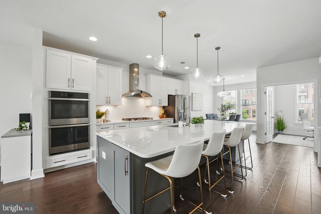 23032 Lavallette Sq