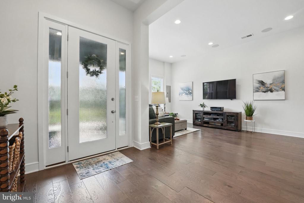 23032 Lavallette Sq
