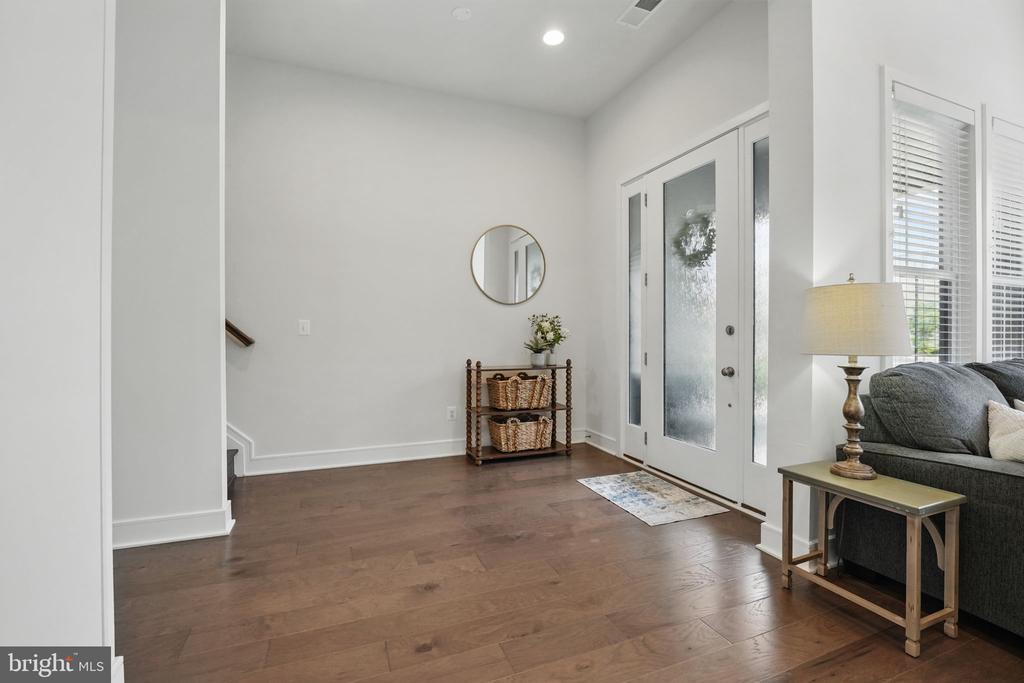 23032 Lavallette Sq