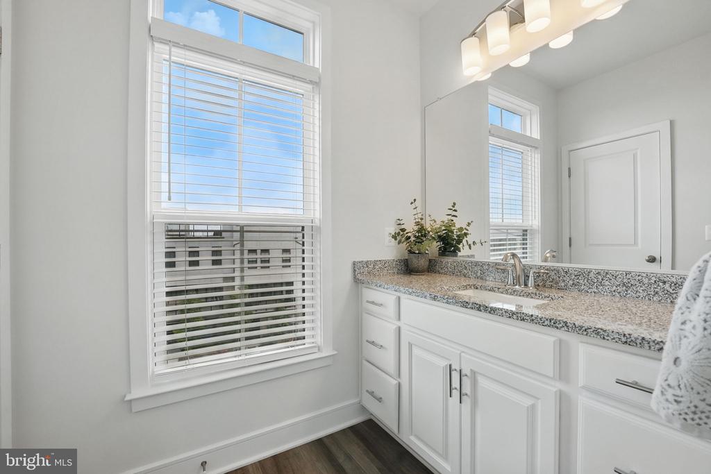 23032 Lavallette Sq