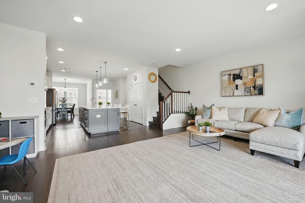 23032 Lavallette Sq