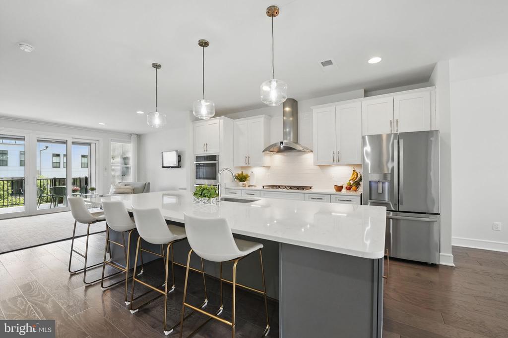 23032 Lavallette Sq
