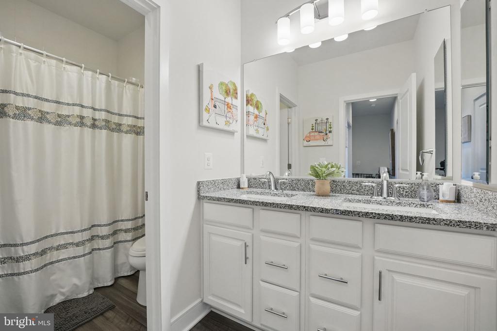 23032 Lavallette Sq