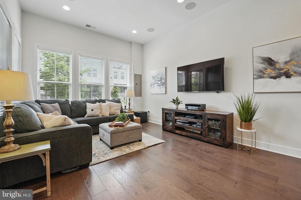 23032 Lavallette Sq