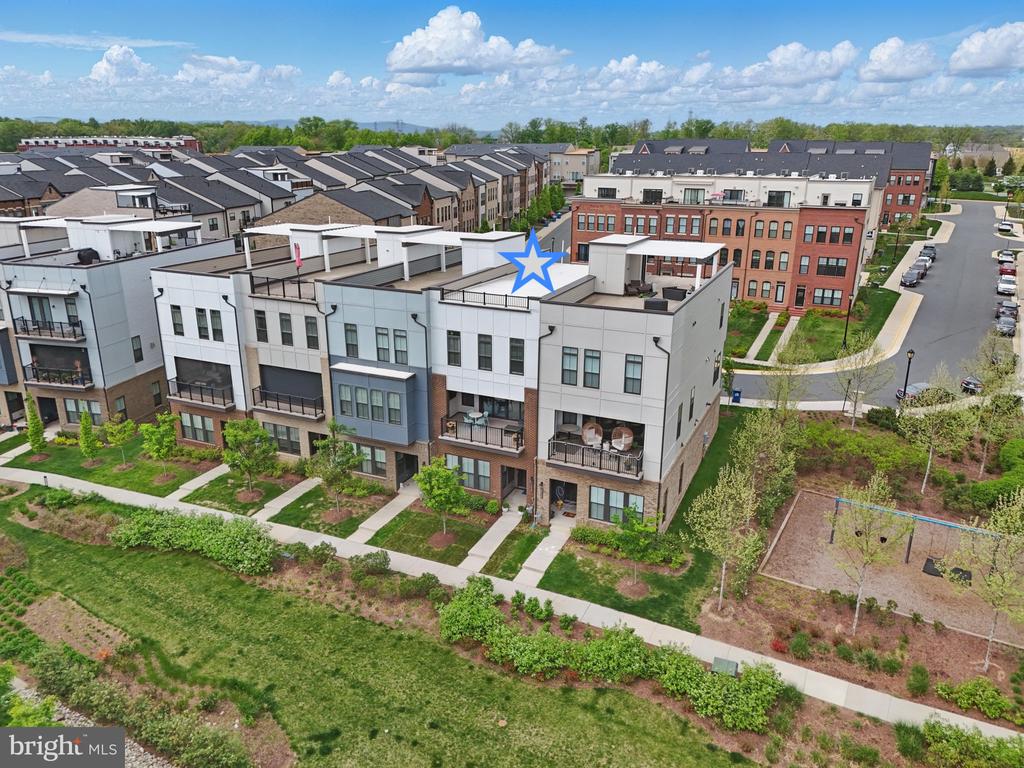23032 Lavallette Sq