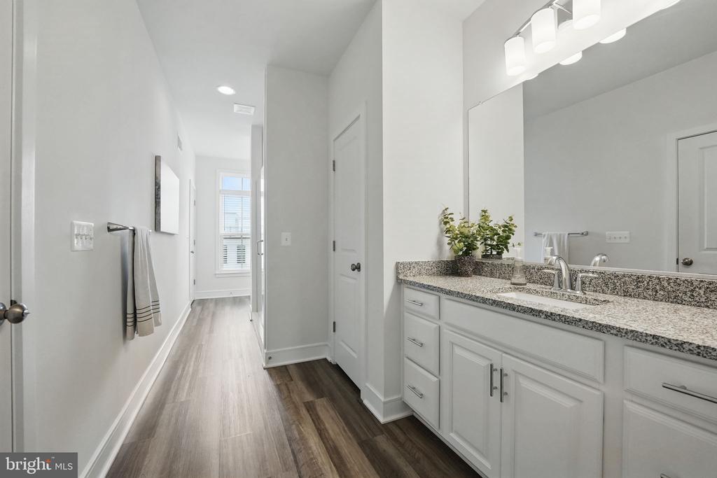 23032 Lavallette Sq