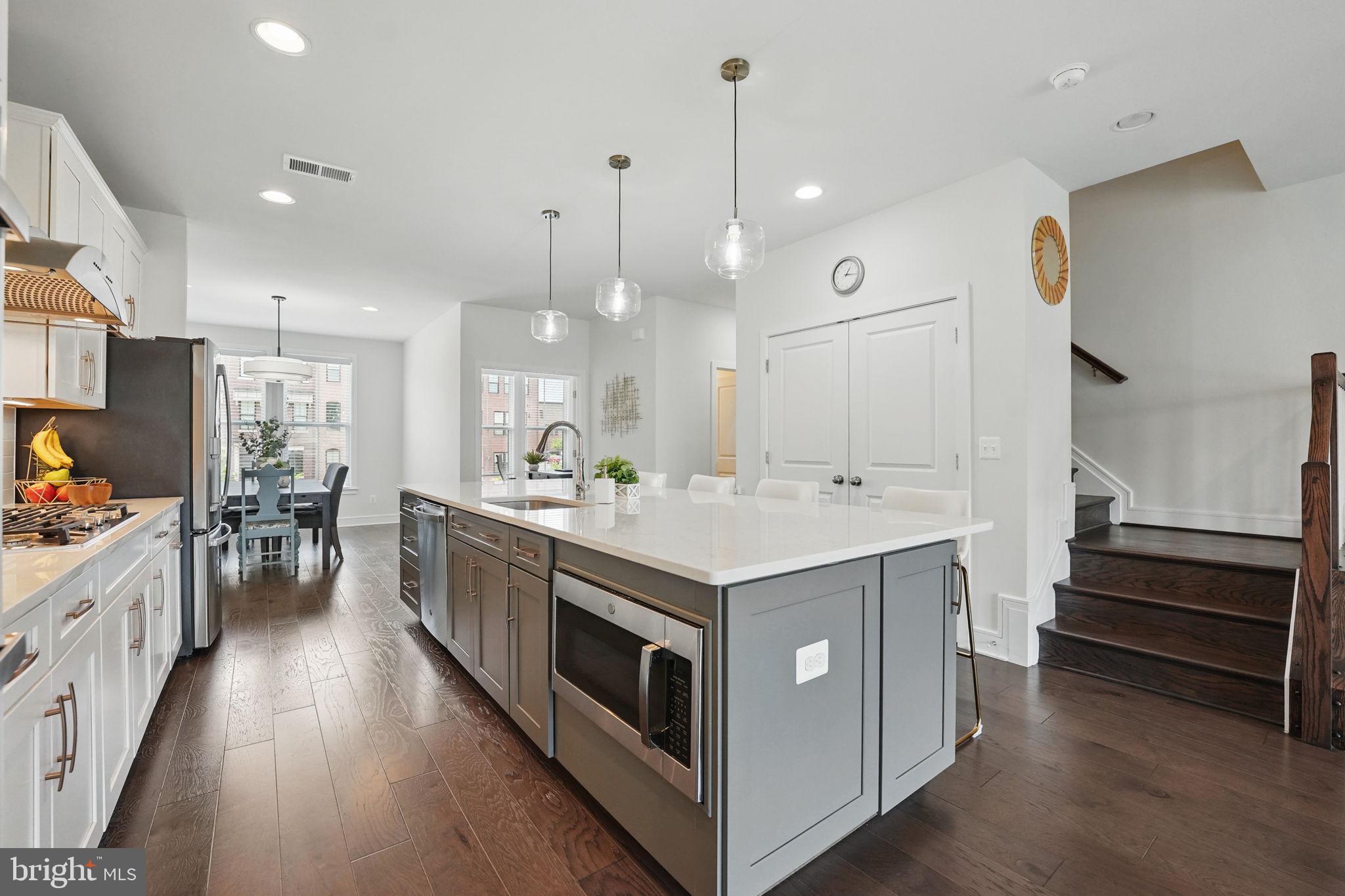 23032 Lavallette Sq