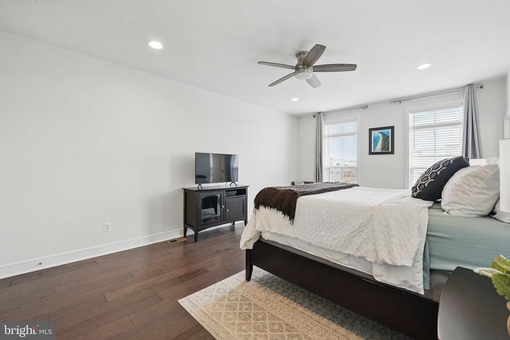 23032 Lavallette Sq