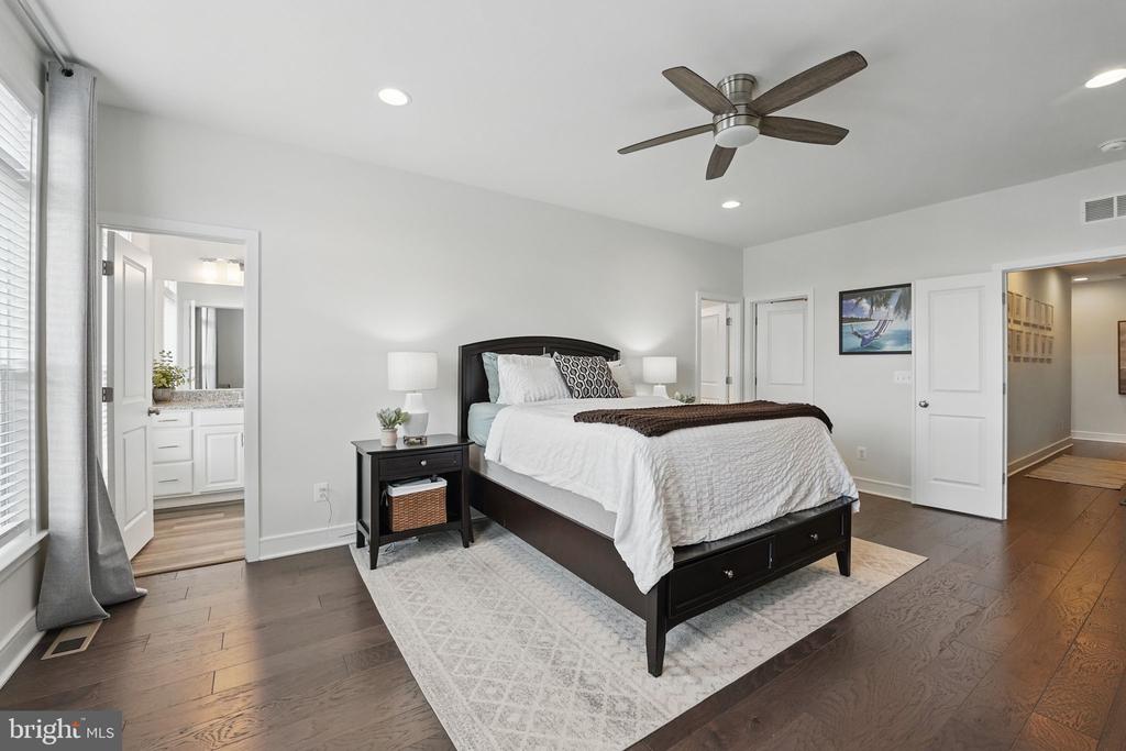 23032 Lavallette Sq