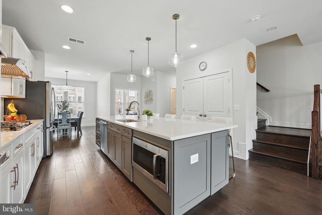 23032 Lavallette Sq