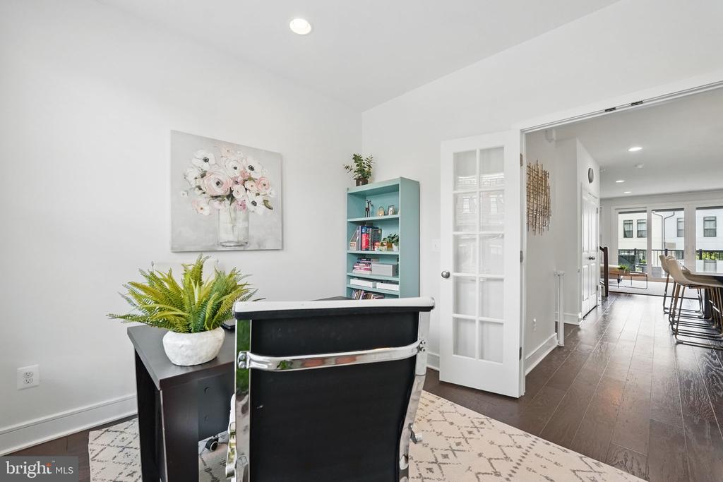 23032 Lavallette Sq