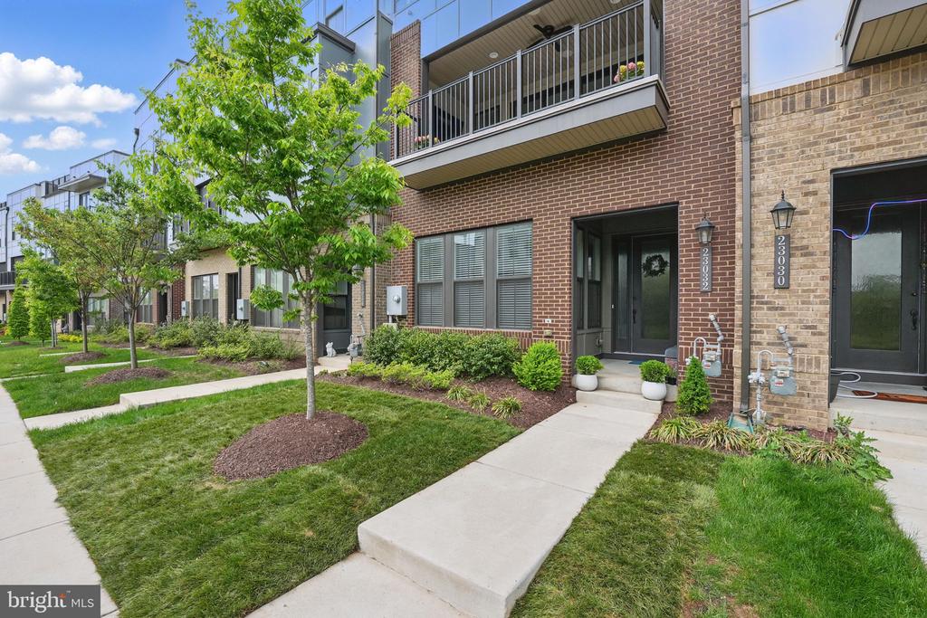 23032 Lavallette Sq