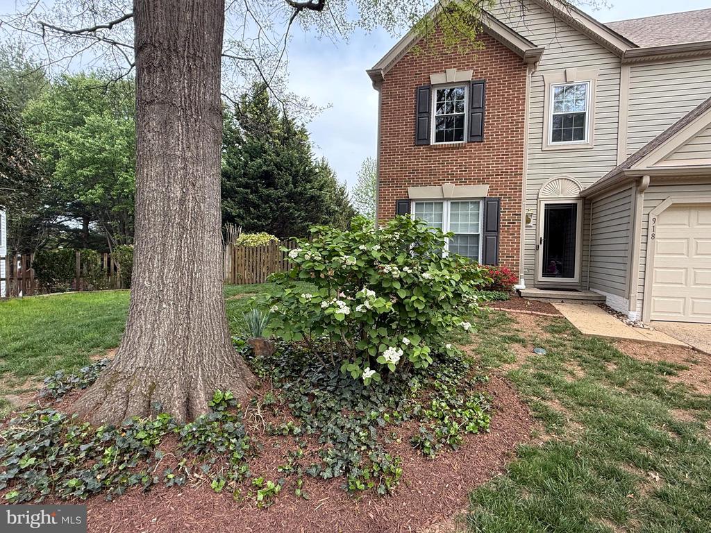 918 CATOCTIN CIR NE