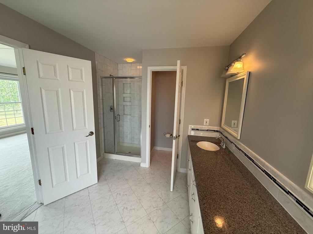 918 CATOCTIN CIR NE