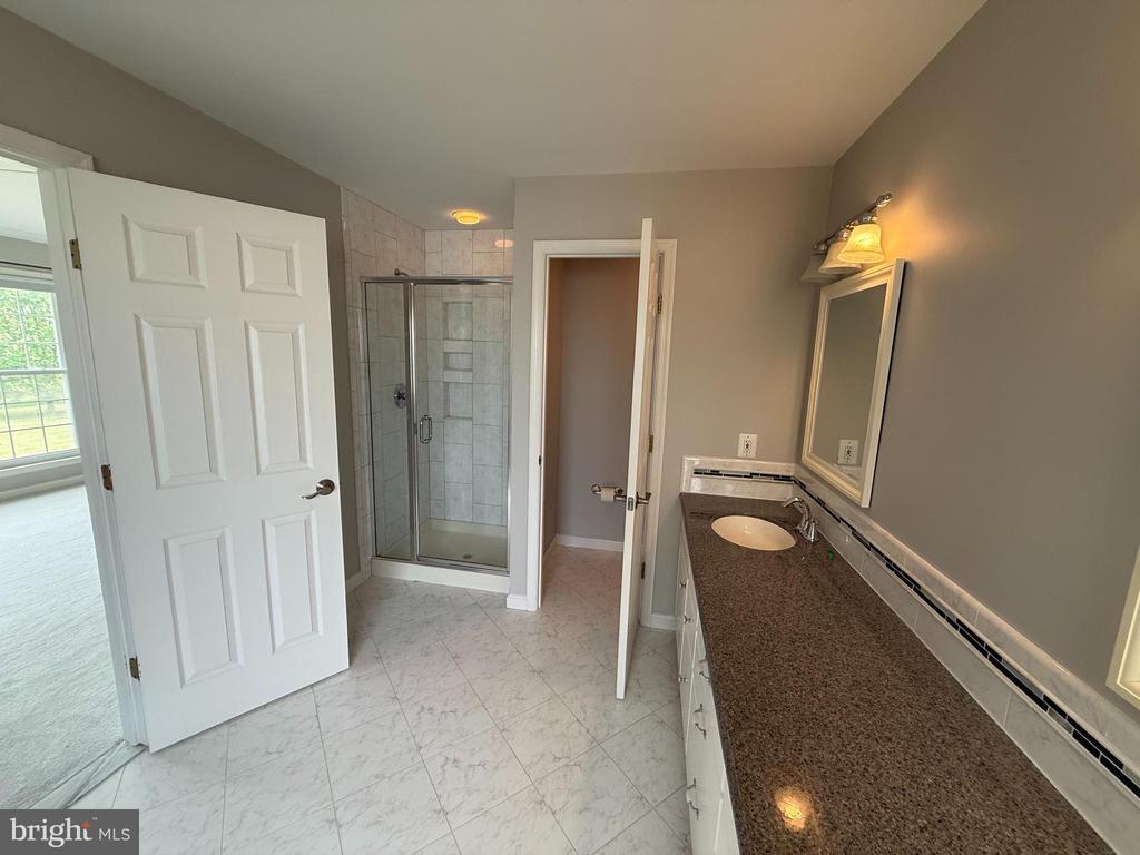918 CATOCTIN CIR NE