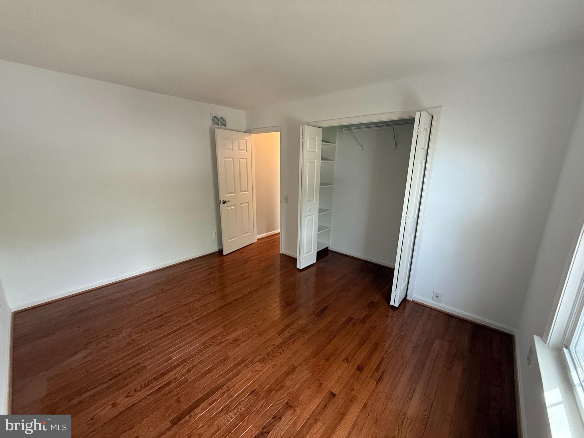 918 CATOCTIN CIR NE