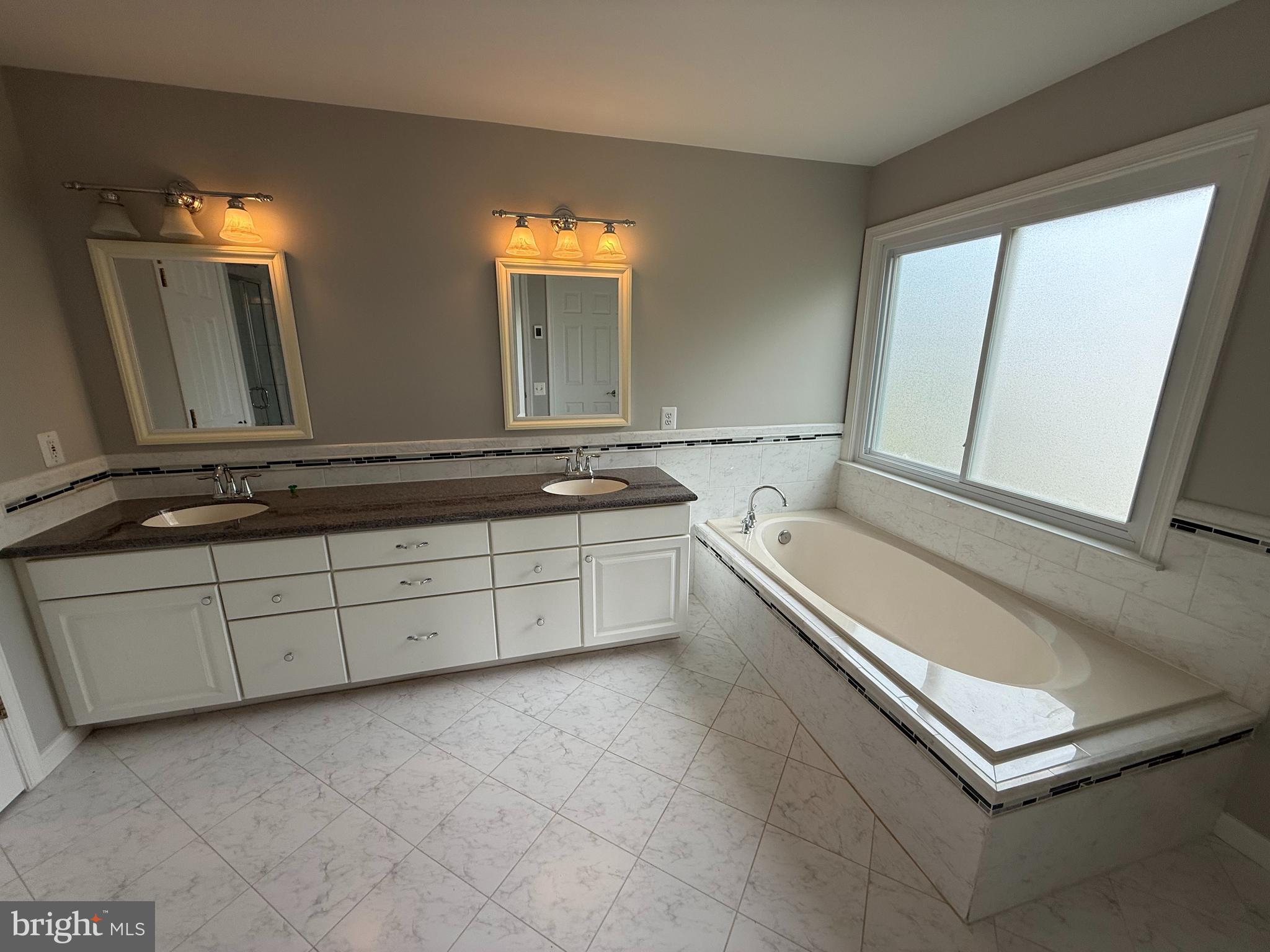 918 CATOCTIN CIR NE