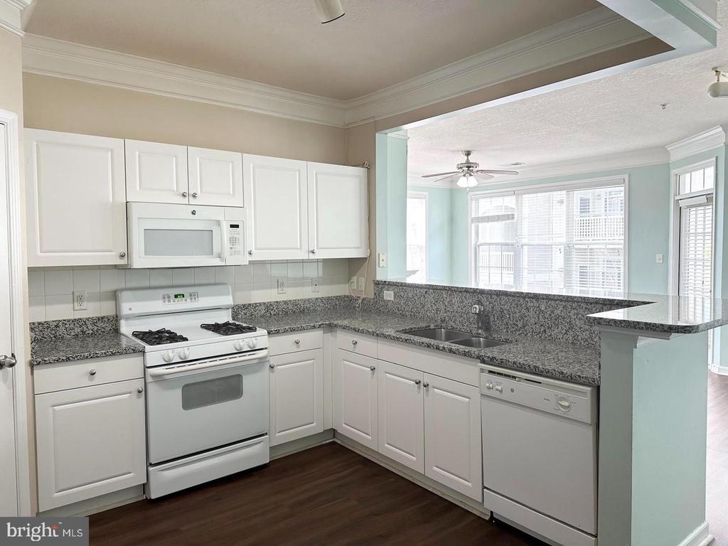 501 SUNSET VIEW TER SE #308