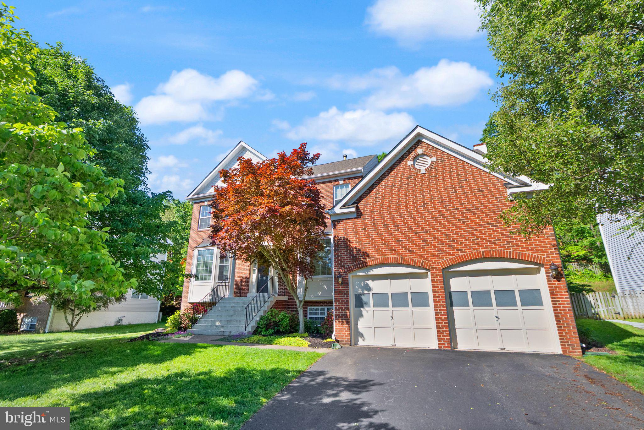 902 Santmyer Dr SE