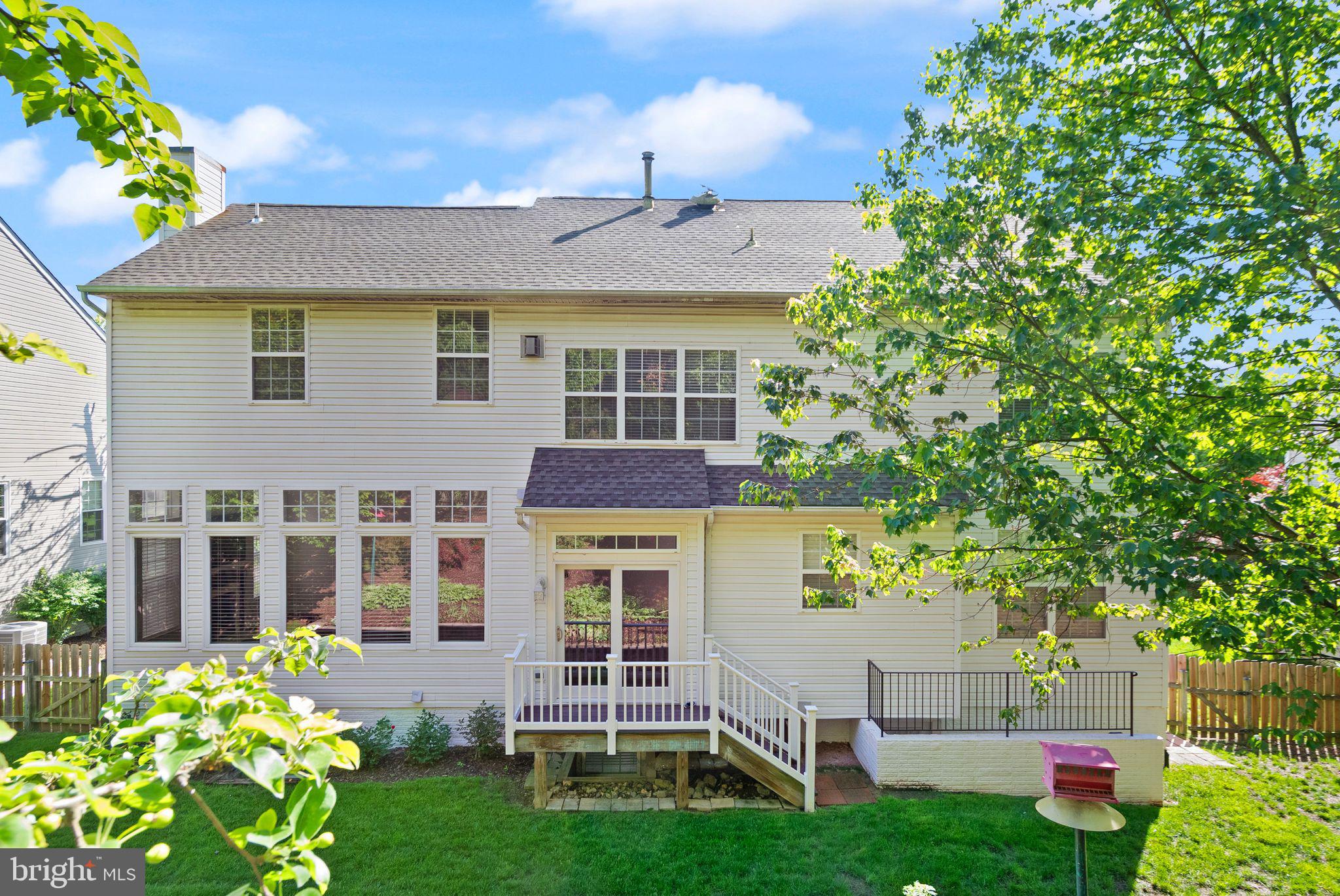 902 Santmyer Dr SE