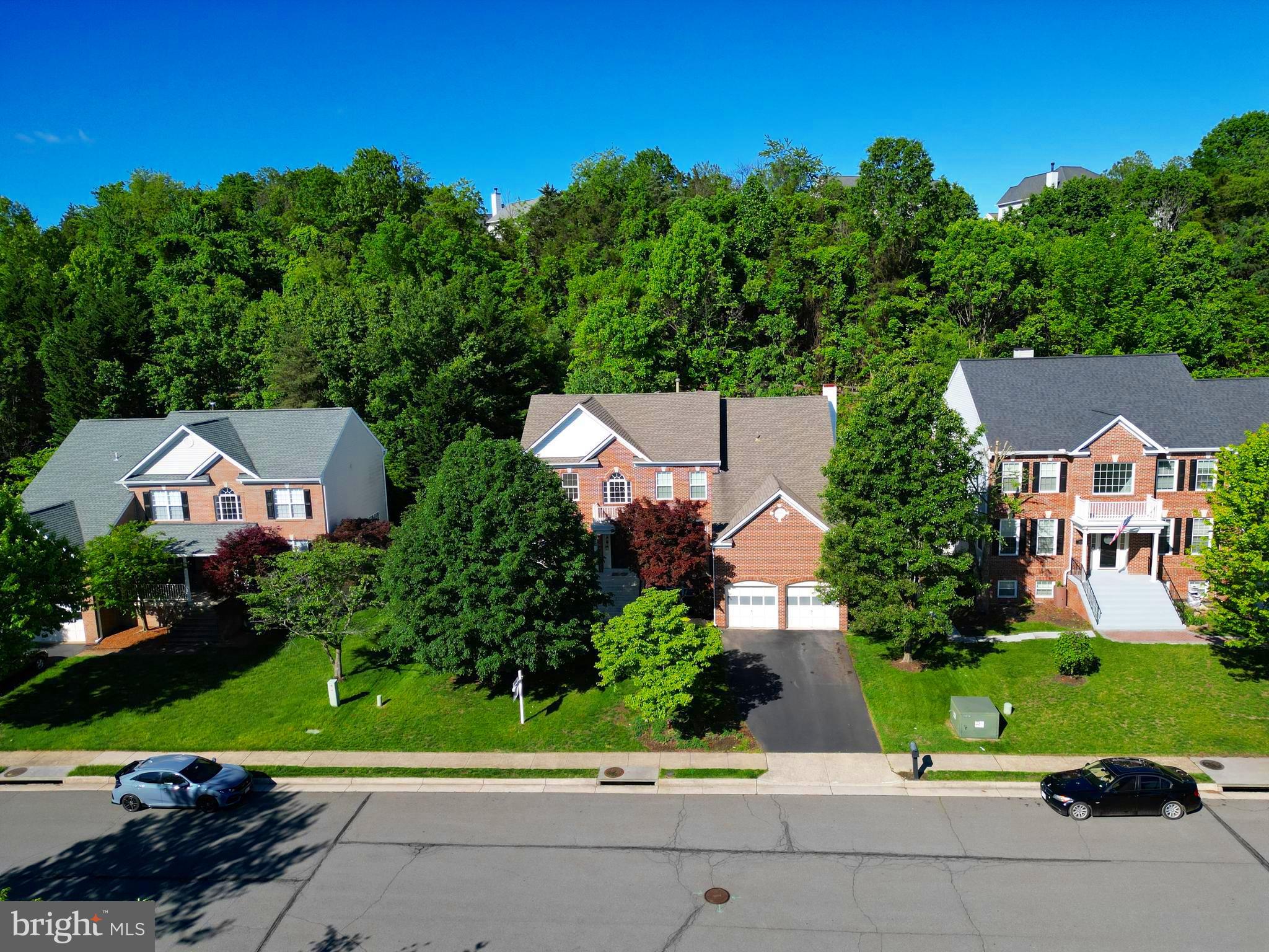 902 Santmyer Dr SE