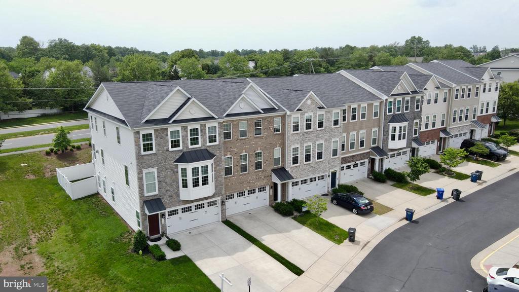 21529 Willow Breeze Sq