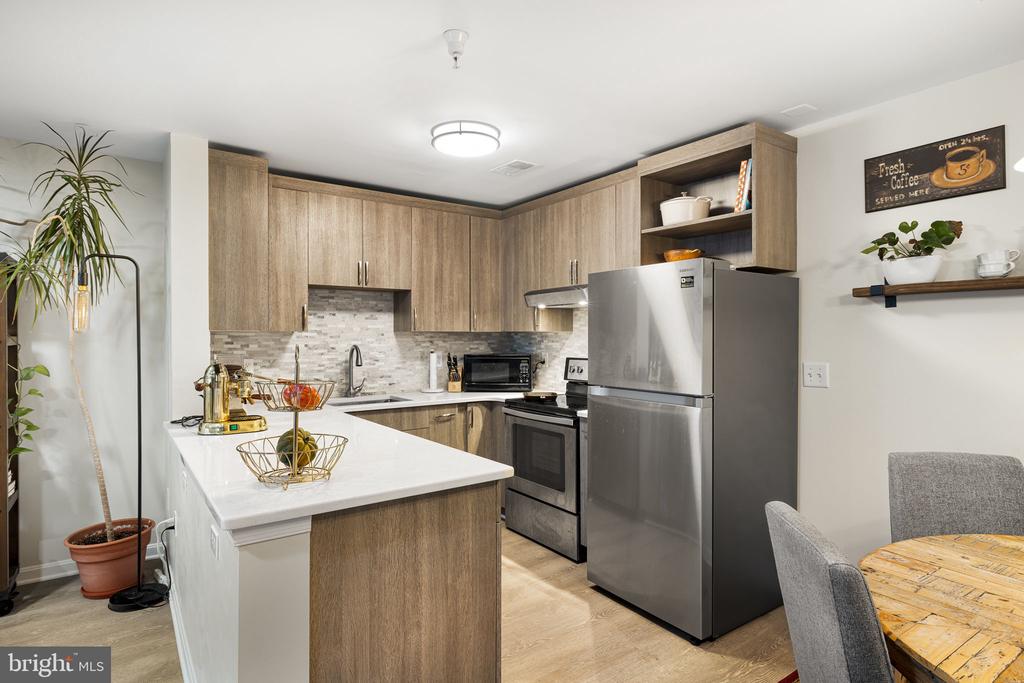 645 CONSTELLATION SQ SE #B