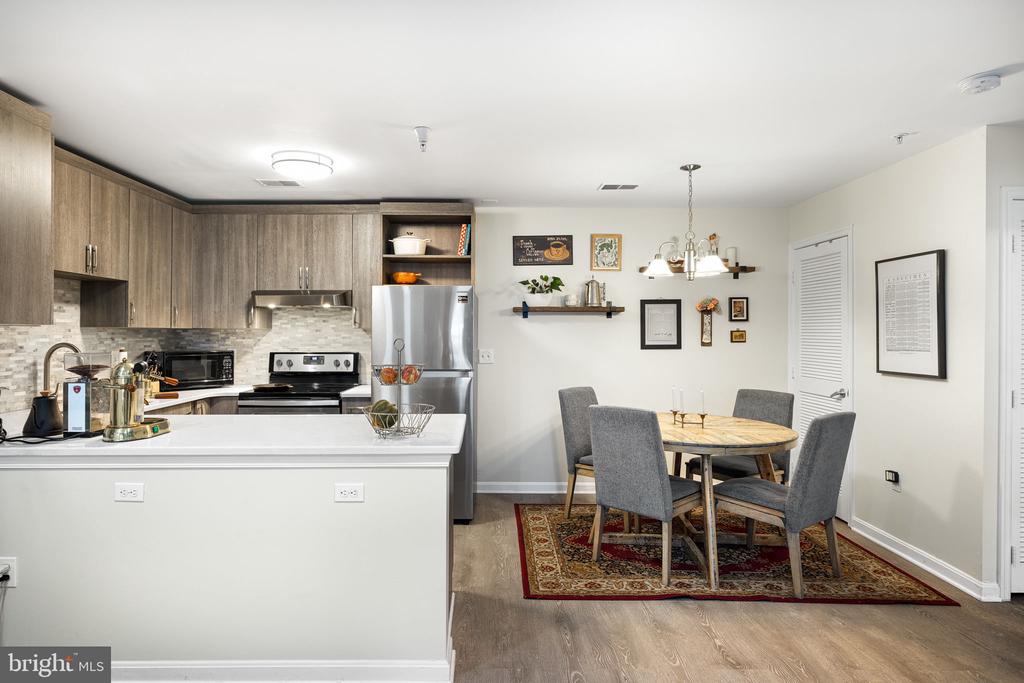 645 CONSTELLATION SQ SE #B