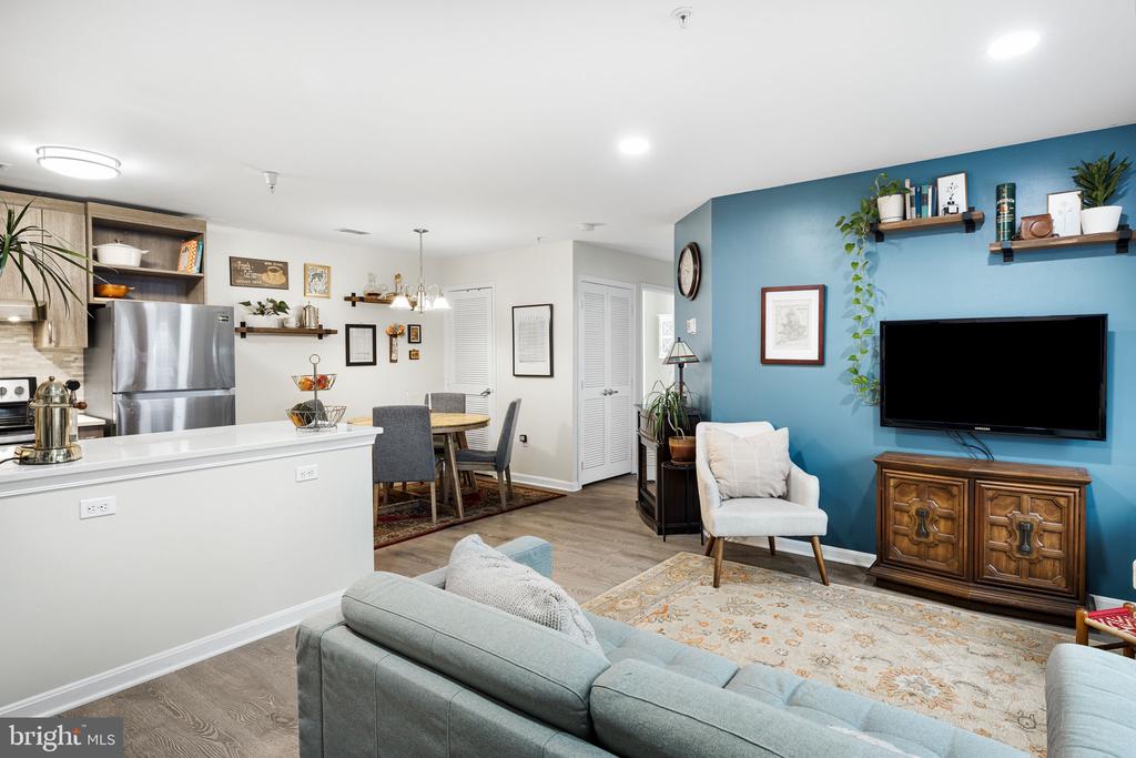 645 CONSTELLATION SQ SE #B