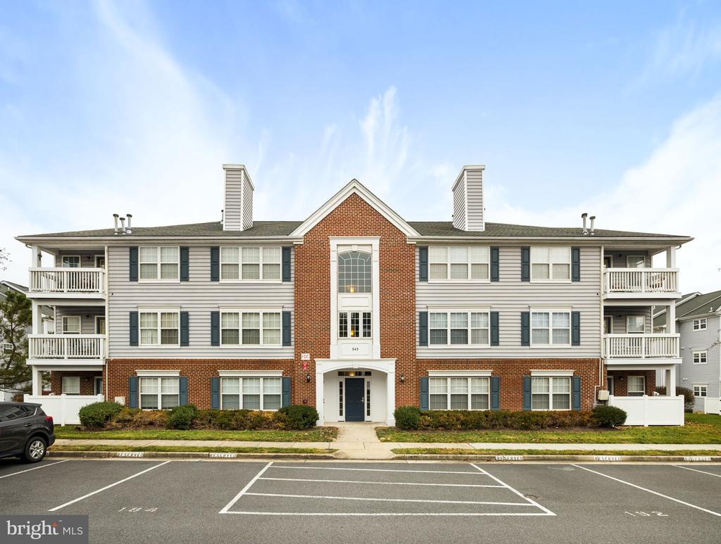 645 CONSTELLATION SQ SE #B
