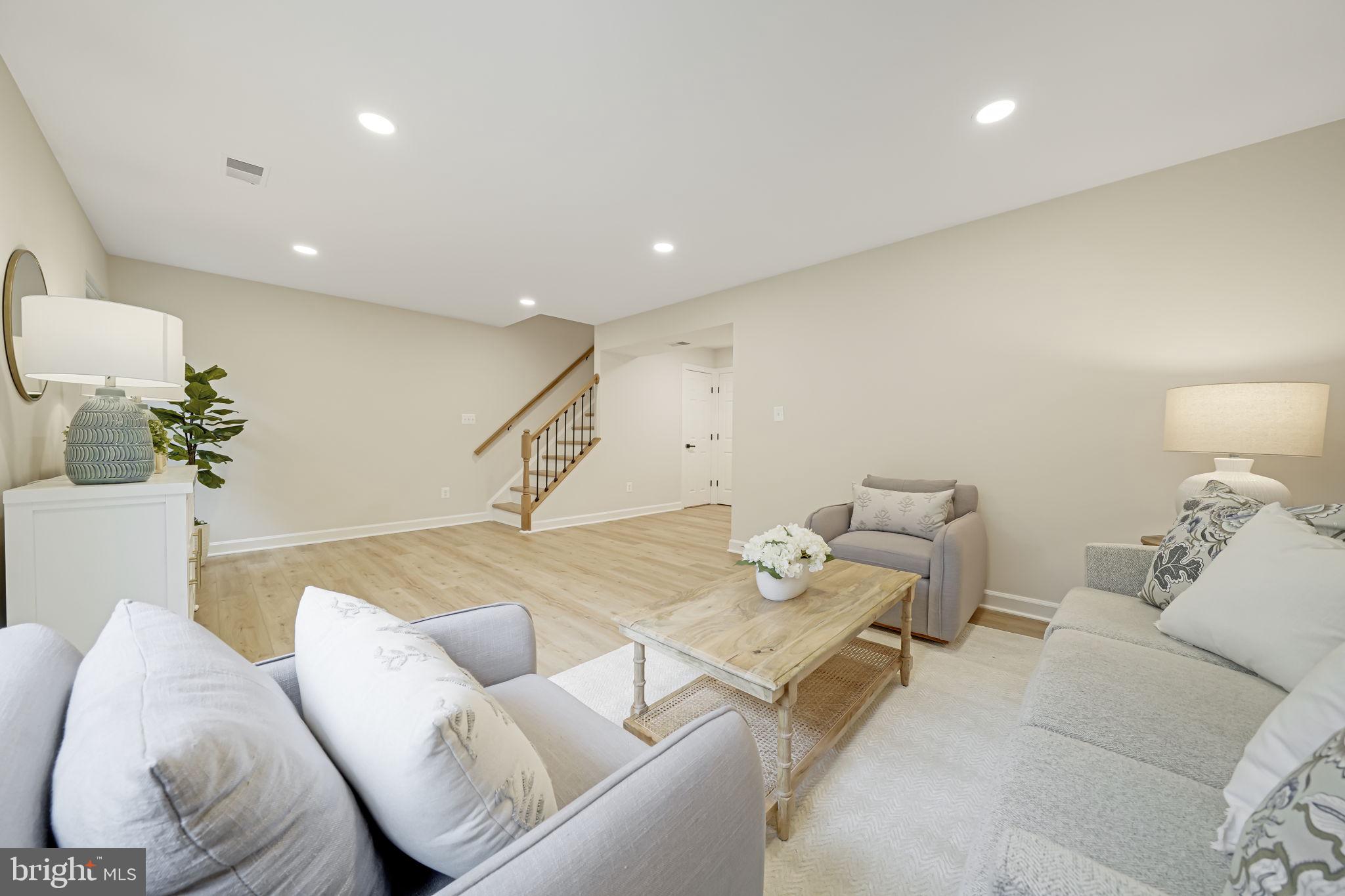 47670 Woolcott Sq