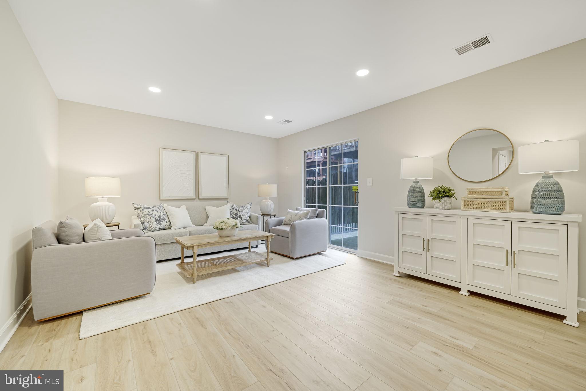 47670 Woolcott Sq