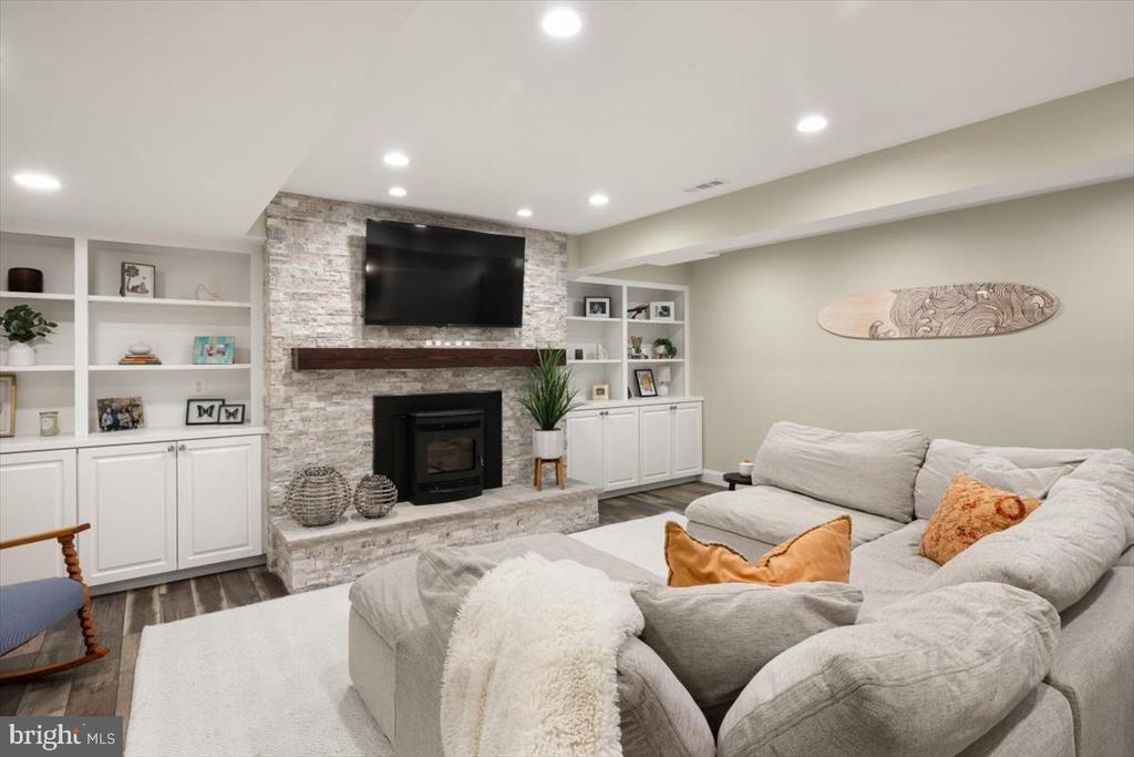 305 Daffodil Ct