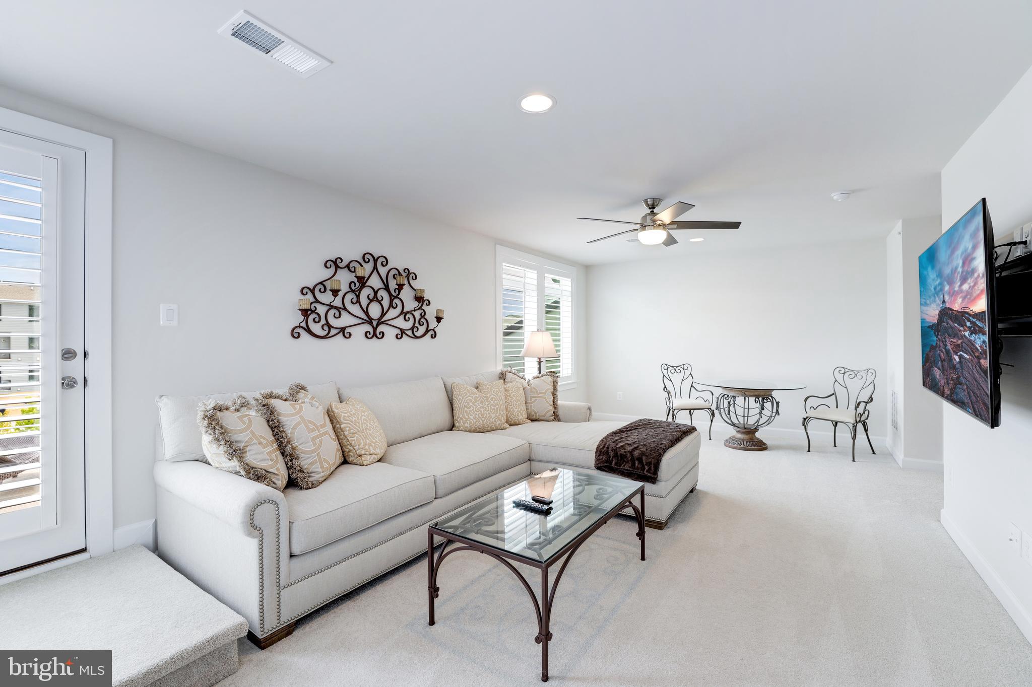 1306 White Feldspar Ter SE