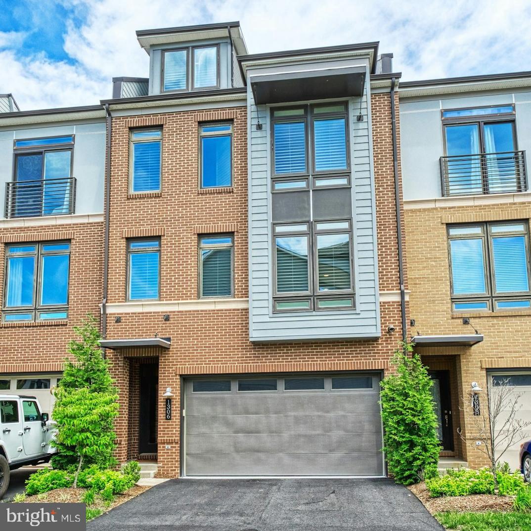 1306 White Feldspar Ter SE