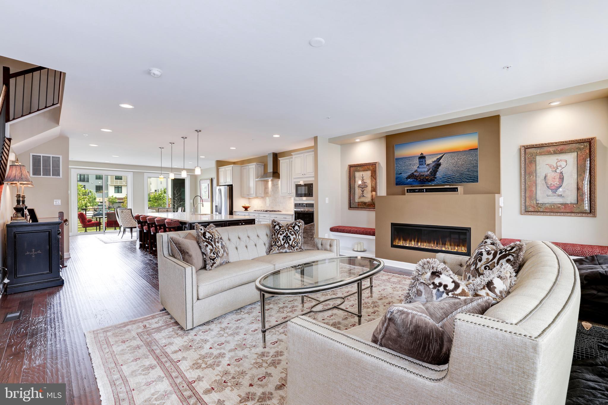 1306 White Feldspar Ter SE