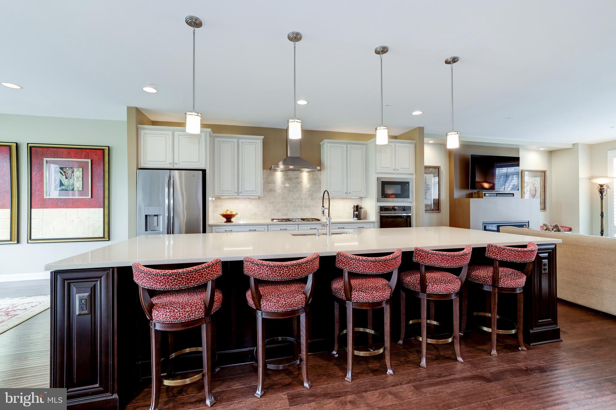 1306 White Feldspar Ter SE