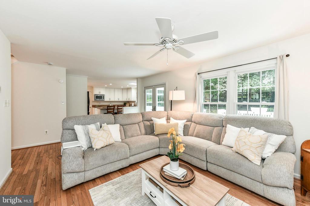 43557 Golden Meadow Cir