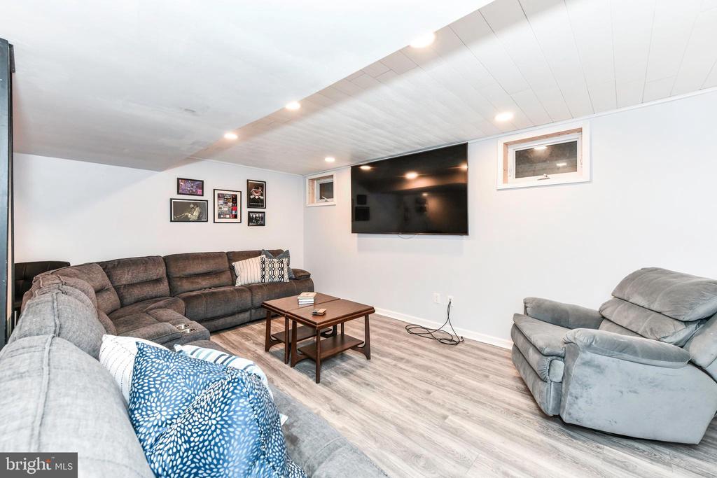 43557 Golden Meadow Cir