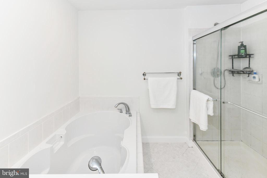 43557 Golden Meadow Cir