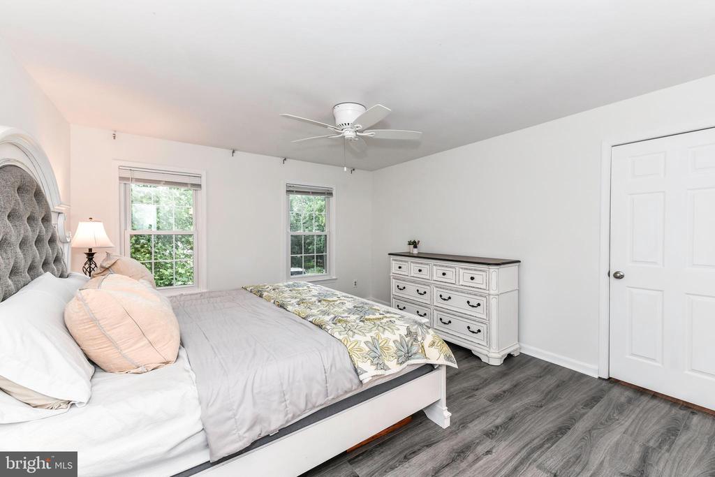 43557 Golden Meadow Cir