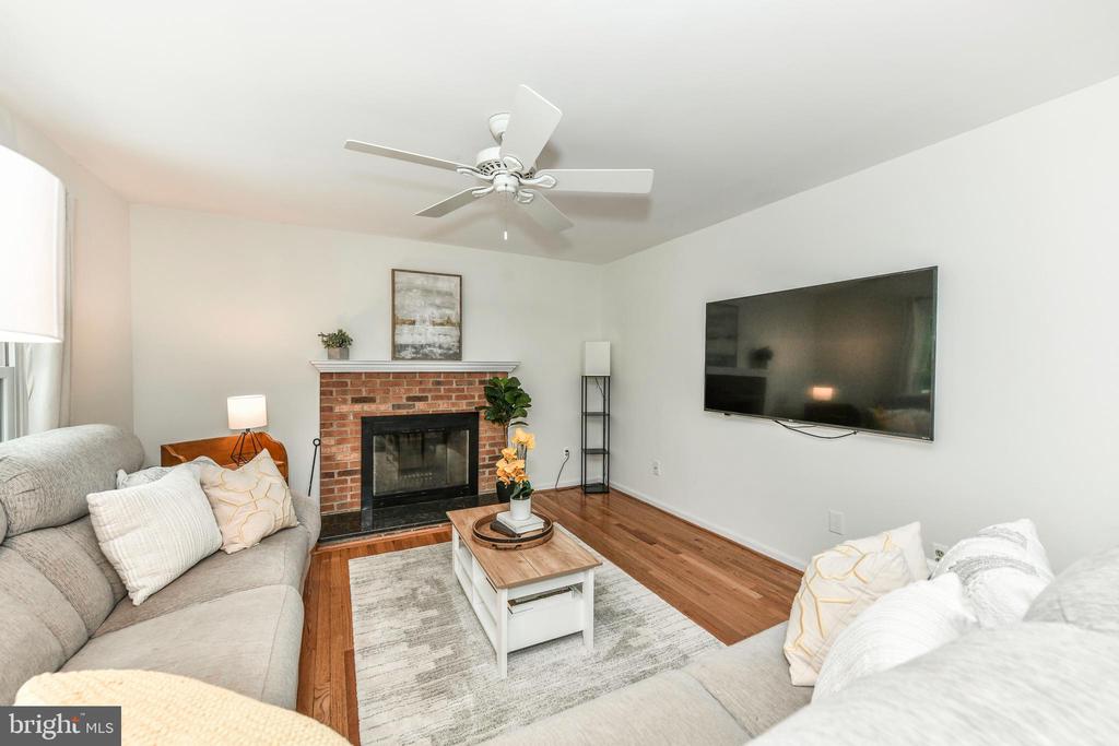 43557 Golden Meadow Cir