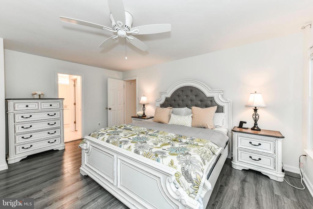 43557 Golden Meadow Cir